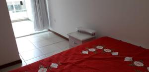 Apartamento de 2 quartos na beira mar para 8 pessoas, amplo com varanda, mercado 24 horas, farmacia e restaurante no próprio condomínio