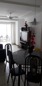 Apartamento de 2 quartos na beira mar para 8 pessoas, amplo com varanda, mercado 24 horas, farmacia e restaurante no próprio condomínio