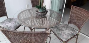 Apartamento de 2 quartos na beira mar para 8 pessoas, amplo com varanda, mercado 24 horas, farmacia e restaurante no próprio condomínio