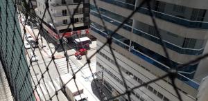 Apartamento de 2 quartos na beira mar para 8 pessoas, amplo com varanda, mercado 24 horas, farmacia e restaurante no próprio condomínio