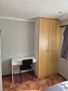 Bachelor Flat, Fiber Wifi, Close to UJ, Milpark