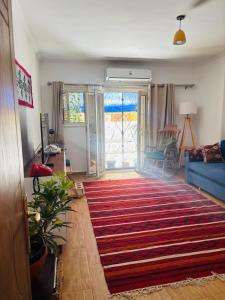 Modern APT in downtown