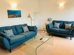 River Cottage, Arundel Riverside, Just Steps from the Historic Town