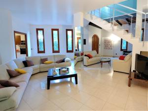 Villa in Valderice with Pool and Garden