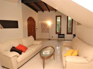 Villa in Valderice with Pool and Garden