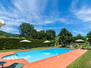 Farmhouse in Tuscany with Panoramic Pool