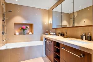 Iconic Address 1BR Above Dubai Mall by Maxx value homes