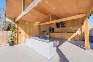 Pembrokeshire Near The Beach With A Heated Pool