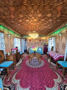 Houseboat Young Life