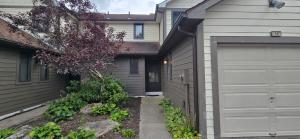 Cozy Condo- 3 bedroom lakefront condo with fireplace