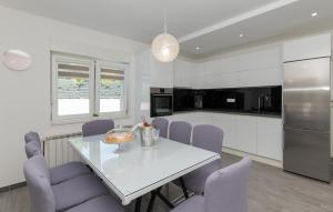 Four-Bedroom Holiday Home In Glavina Donja