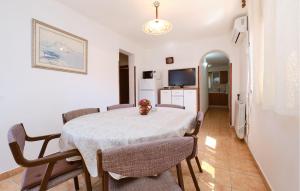 3 Bedroom Pet Friendly Apartment In Artatore