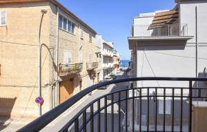 5 Bedroom Stunning Apartment In Trappeto