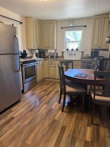 Cozy house by Crystal Creek