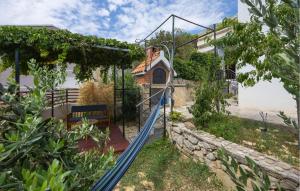 1 Bedroom Cozy Home In Marusici Omis