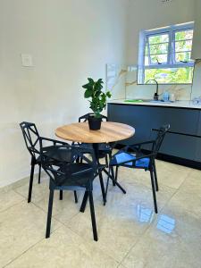 Lux Sleek City Haven