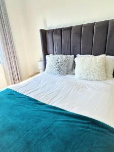 Lux Sleek City Haven