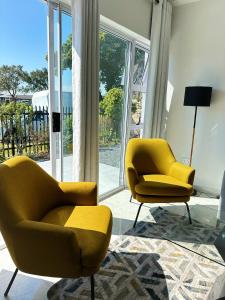 Lux Sleek City Haven