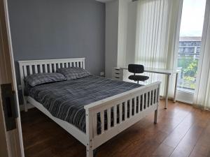 Luxury 2 Bedroom City Centre Apartment Sleeps Up to 6 HS2 Deals available