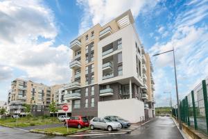 Parisian Terrace - Close to Orly and RER Station C, D