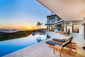 Villa Vista Pacifico - Serene Villa, Ocean View Pool, Rooftop Deck, 5 BR