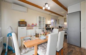 Cozy Home In Martinkovec With Wifi