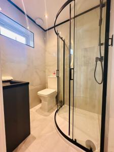 Luxurious Private Room with Kitchenette near QE Hospital Harborne R3