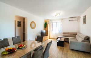 Awesome Home In Vinisce With Wifi