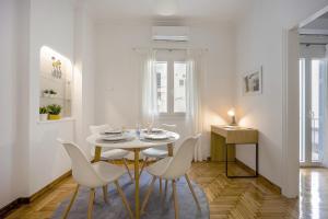 Bright apartment in old Athenian neighborhood!