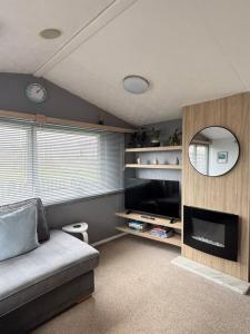 Padstow Holiday Base Bright Two Bedroom Lodge at Seven Bays