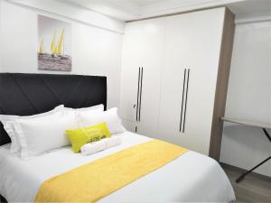 Royal Ebony At City Oasis Gardens