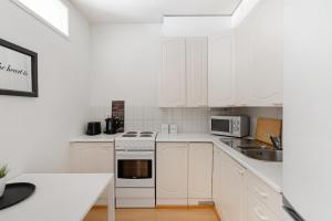 Scandinavian Home in Heart of City 26