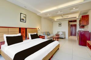 Super Townhouse Oak Sector 39 Medanta