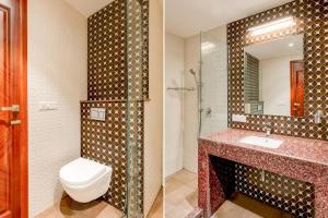 Super Townhouse Oak Sector 39 Medanta