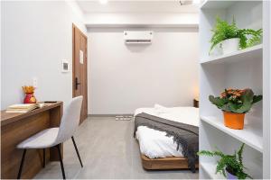 M02 Cozy Room with it own wifi and Netflix projector