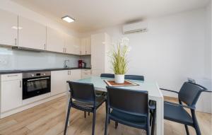 Stunning Apartment In Kozino With Wifi 