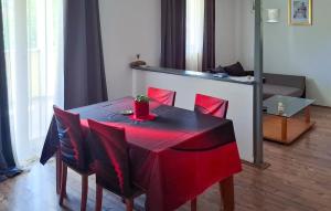 Three-Bedroom Apartment In Marcana
