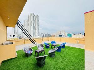 Penthouse Delight 2BHK Flat near Wipro Circle