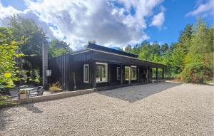 Amazing Home In Glesborg With Wifi