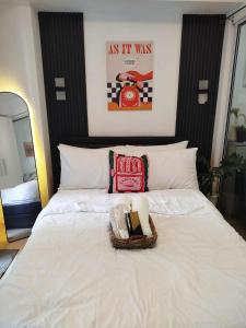 Azure Staycation with Pool View, Wifi and Netflix