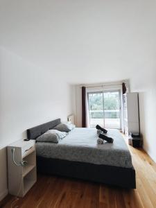 Quiet Garden-Facing Retreat