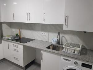 5 bedroom apartment 900 meters from the beach