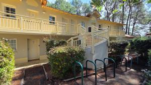 Appart moderne grande piscine Lacanau océan pinède