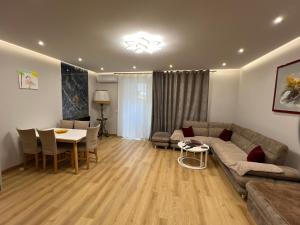 San Pietro Resort - Gjiri i Lalzit, Durres - Alfreds Apartments with Garden