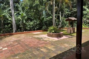 Cozy Bedroom in a coffee farmn in Coatepeque Lake