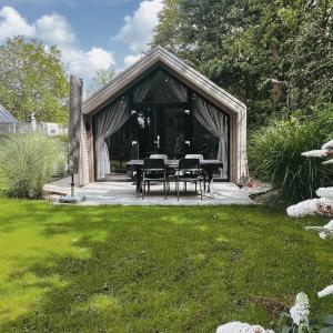 Beachhouse Veluwemeer mit großem Garten in Strandnähe (inkl. Hallenbadnutzung)