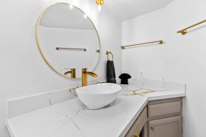 Spacious Beachfront Getaway - Ocean & Pool Views