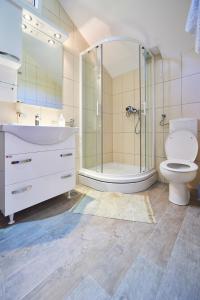 Sunny Holiday House with Sea View & Private Garden