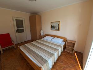 Sunny Holiday House with Sea View & Private Garden