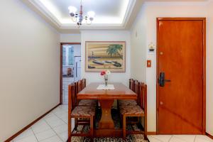 Apto c Churrasqueira e Garagem 300m da praia